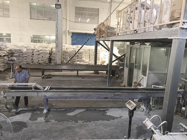 江蘇邦航高分子材料有限公司是生產(chǎn)清糞帶，發(fā)泡板材的專業(yè)公司.擁有發(fā)泡板材以及清糞帶成一條龍生產(chǎn)線.銷售清糞帶熱線:(0)13222869888