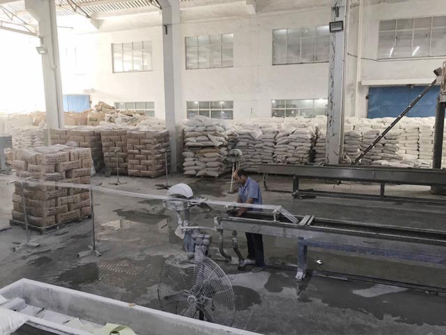 江蘇邦航高分子材料有限公司是生產(chǎn)清糞帶，發(fā)泡板材的專業(yè)公司.擁有發(fā)泡板材以及清糞帶成一條龍生產(chǎn)線.銷售清糞帶熱線:(0)13222869888