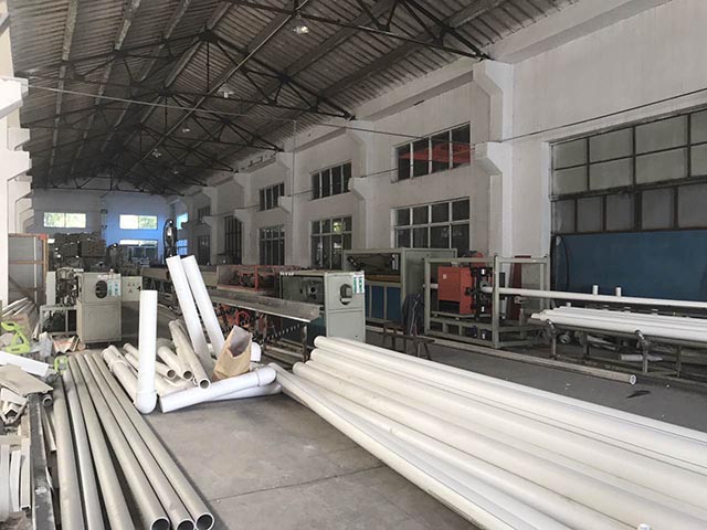 江蘇邦航高分子材料有限公司是生產(chǎn)清糞帶，發(fā)泡板材的專業(yè)公司.擁有發(fā)泡板材以及清糞帶成一條龍生產(chǎn)線.銷售清糞帶熱線:(0)13222869888